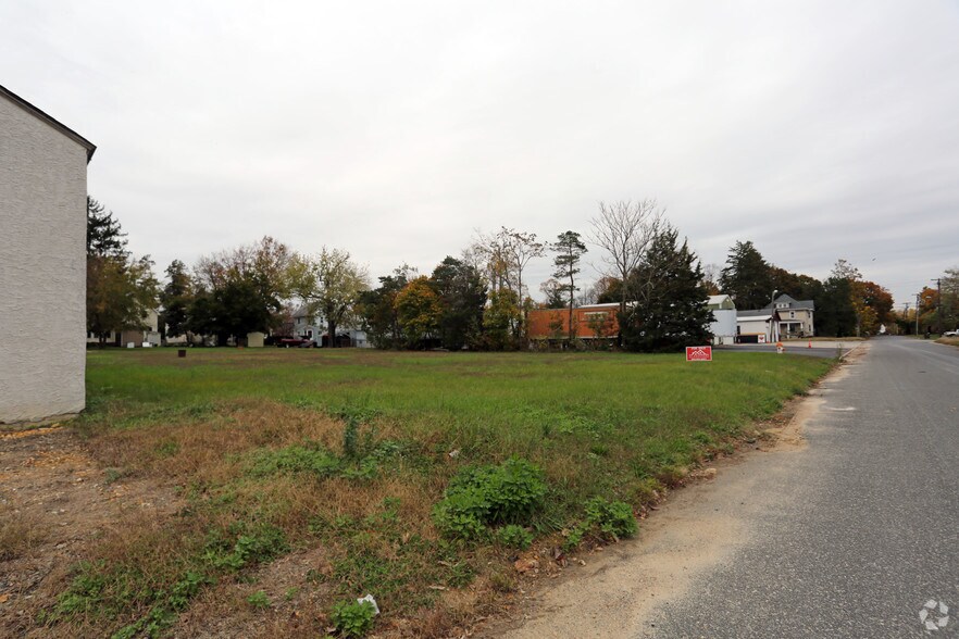 8 Rena St, Newfield, NJ for sale - Primary Photo - Image 1 of 1