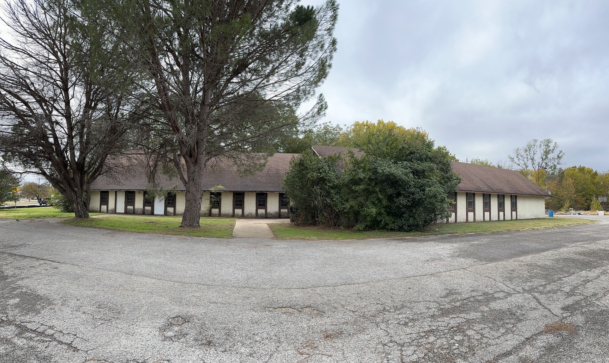 1505 E Henderson St, Cleburne, TX for sale Primary Photo- Image 1 of 31