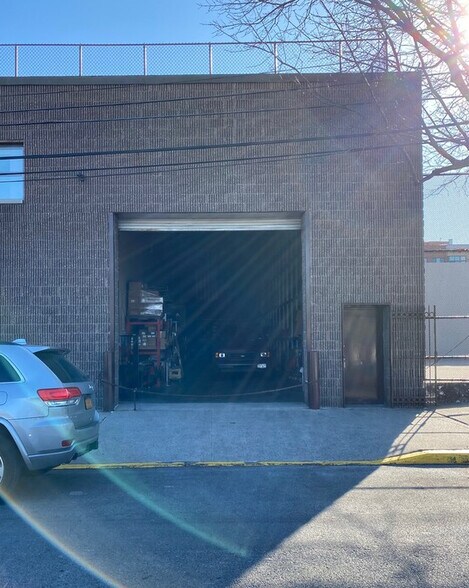 1955 37th St, Astoria, NY for sale - Primary Photo - Image 1 of 1