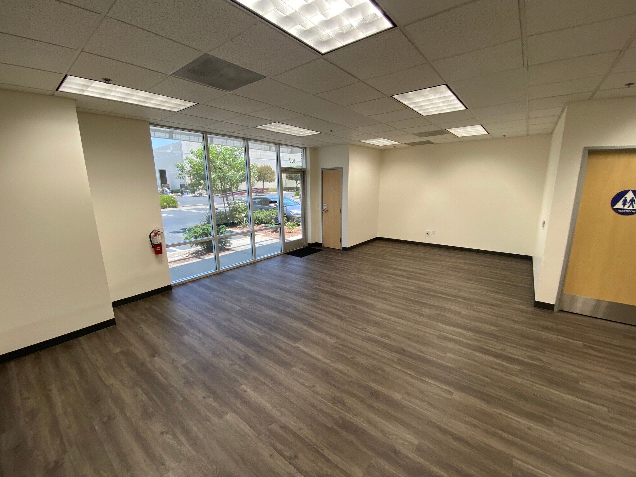 350 E Commercial Rd, San Bernardino, CA for lease Building Photo- Image 1 of 6