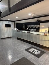 2047 E 46th St, Indianapolis, IN for lease Interior Photo- Image 2 of 14