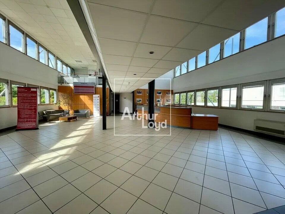 Flex in Melun for sale Building Photo- Image 1 of 11