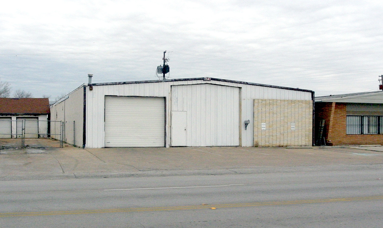 305 SE 14th St, Grand Prairie, TX for sale Primary Photo- Image 1 of 2