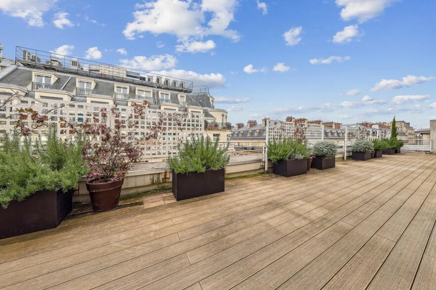 32 Rue De Lisbonne, Paris for lease - Building Photo - Image 2 of 26