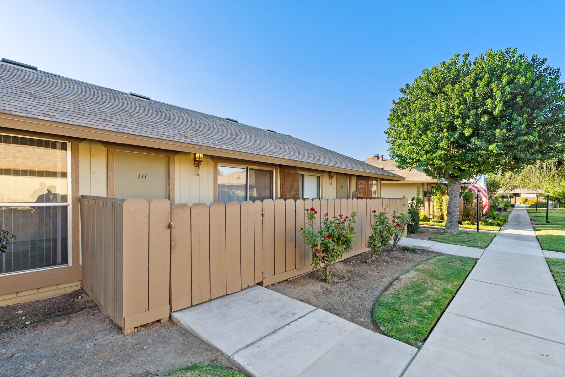 584 E Bullard Ave, Fresno, CA 93710 The Northbrook Apartments