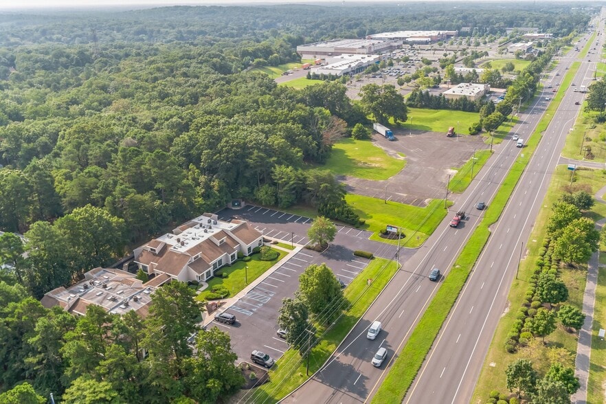 Sturbridge Office Park portfolio of 2 properties for sale on LoopNet.com - Building Photo - Image 3 of 16