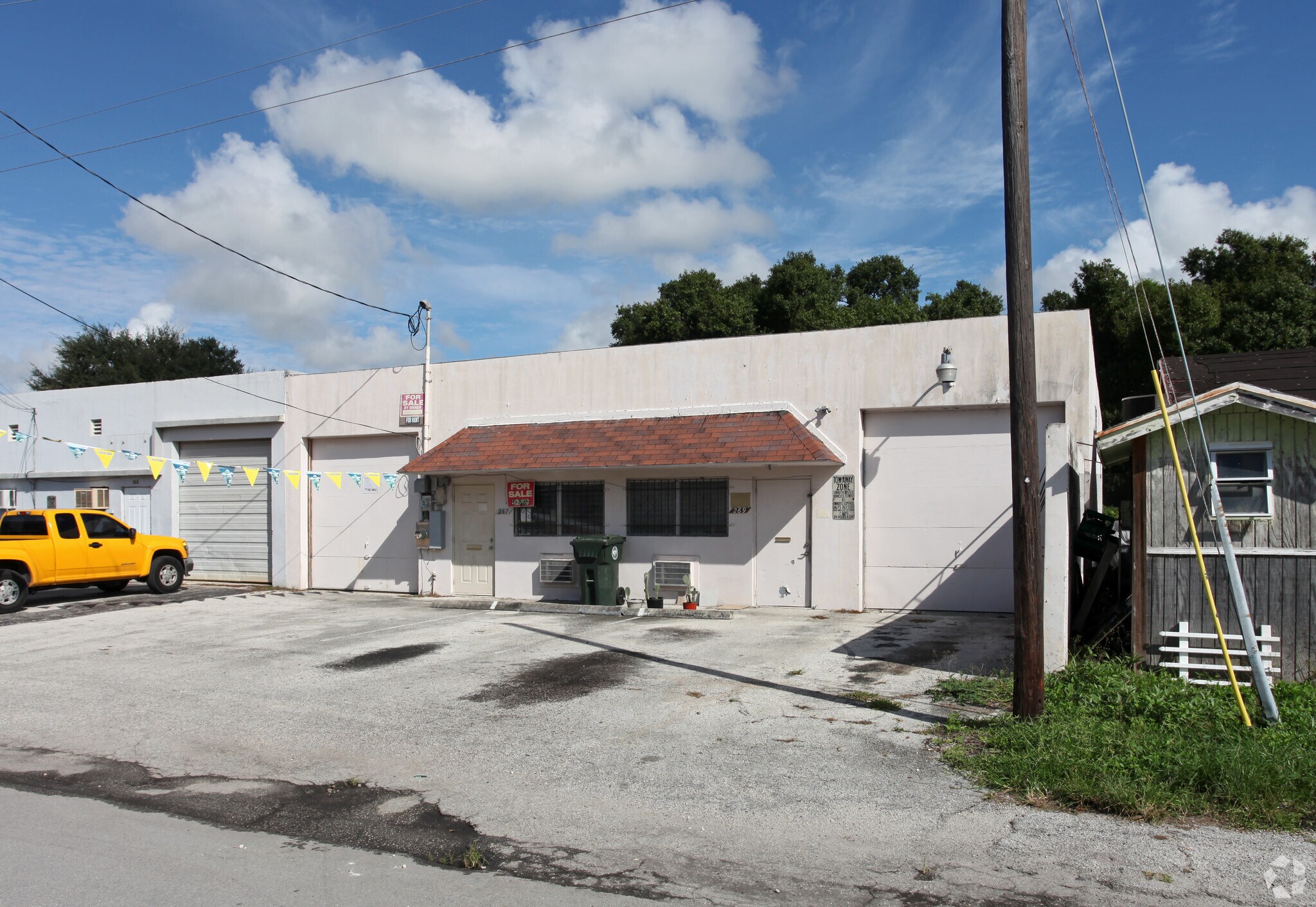 267-269 NE 32nd Ct, Oakland Park, FL for lease Primary Photo- Image 1 of 9