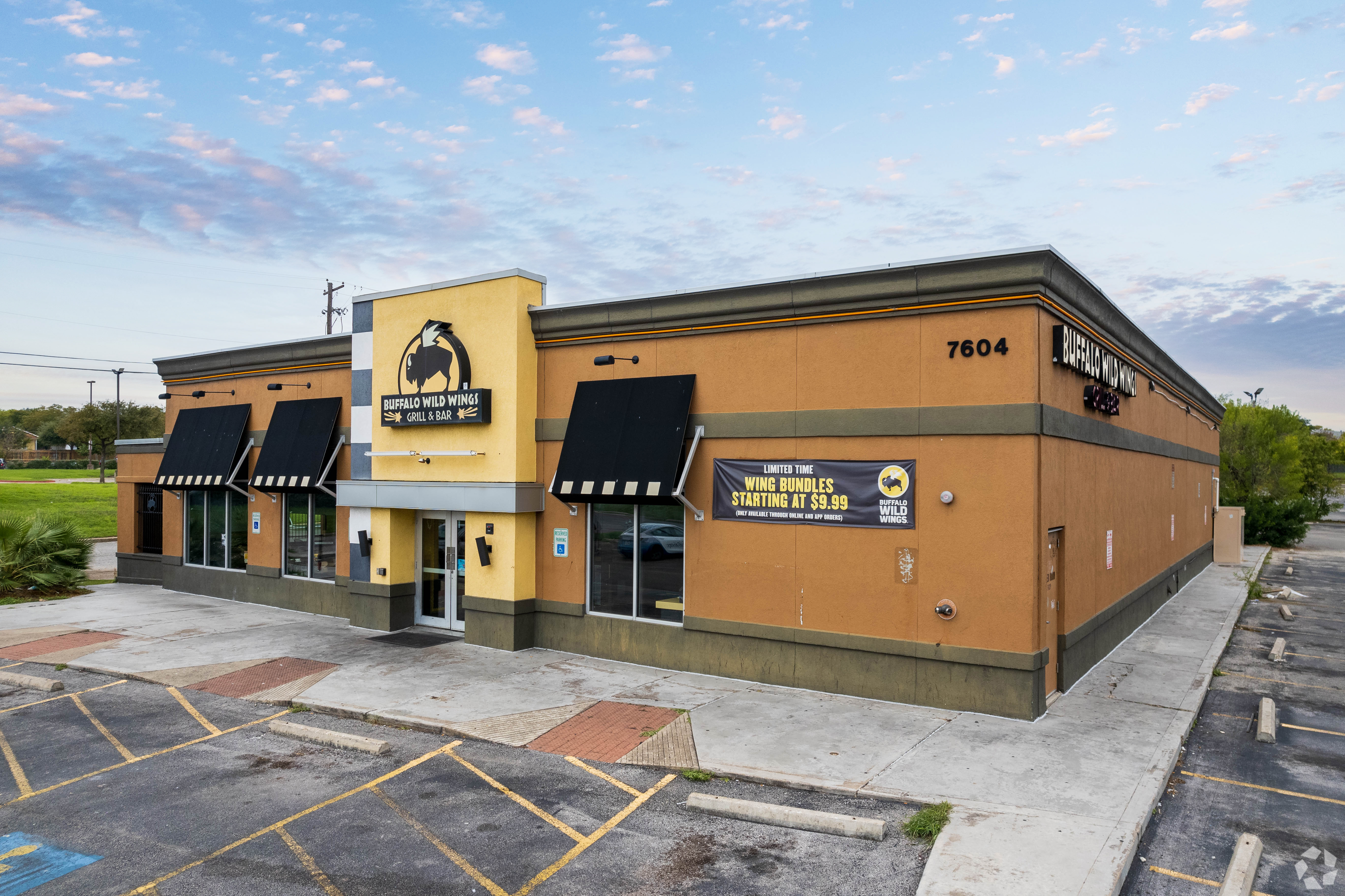 restaurant property in austin：austin dining establishment for sale