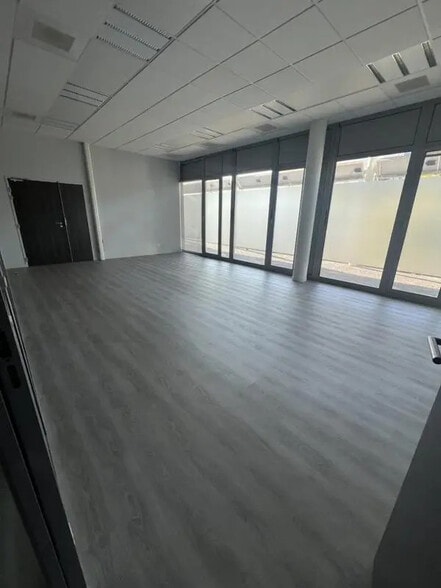 Office in Colombelles for lease - Interior Photo - Image 2 of 15