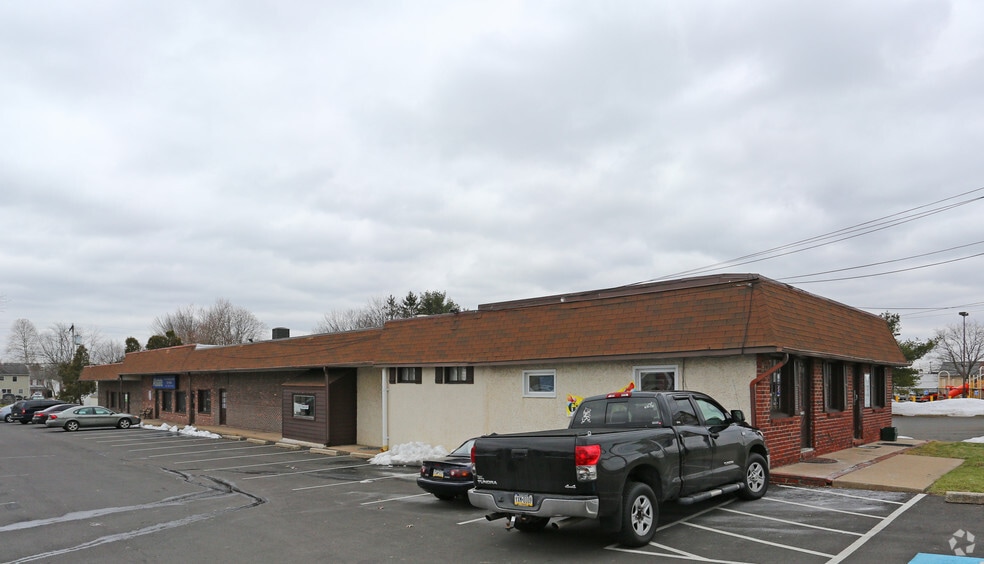 550 W Street Rd, Warminster, PA 18974