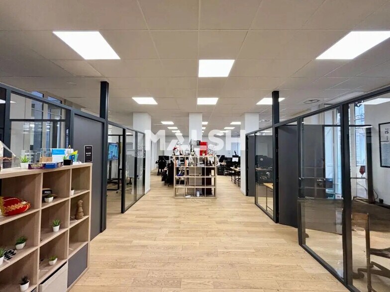 Office in Lyon for lease - Interior Photo - Image 3 of 7