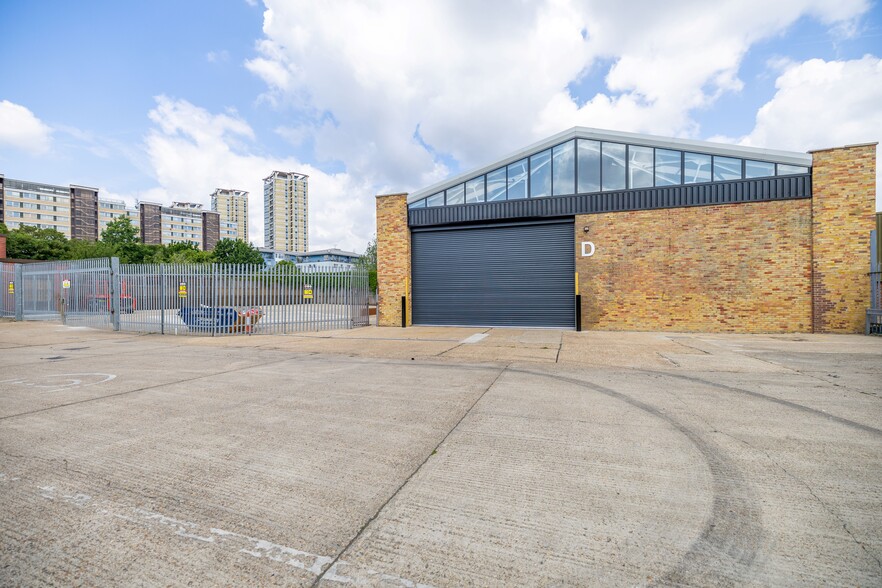 Marlborough Grove, London for lease - Building Photo - Image 1 of 3