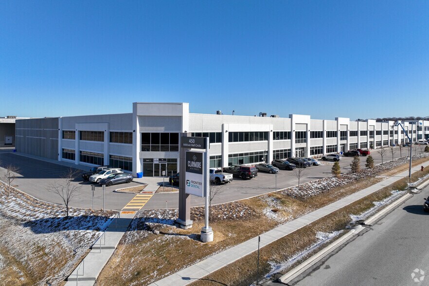 450 Addison Hall Cir, Aurora, ON for sale - Primary Photo - Image 1 of 1