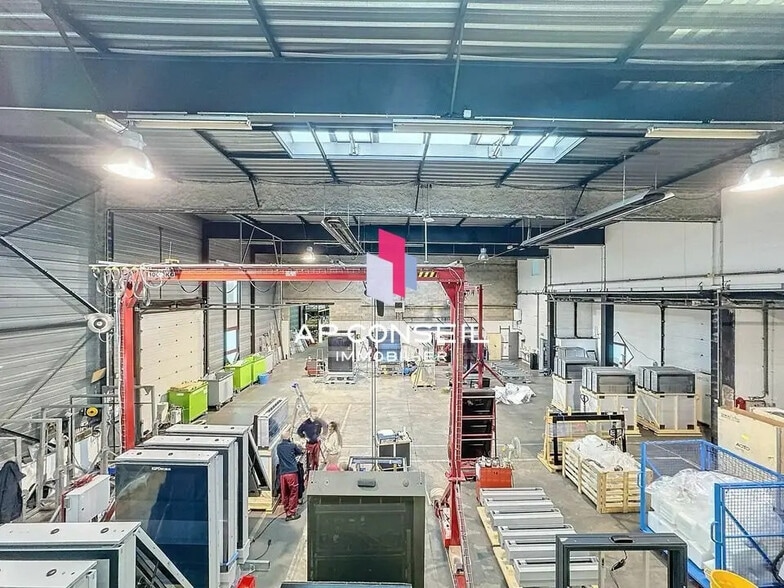 Office in Élancourt for lease - Building Photo - Image 2 of 7