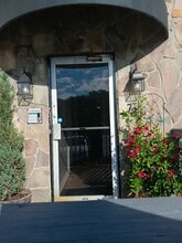 737 Main St, Stone Mountain, GA for lease Building Photo- Image 2 of 6