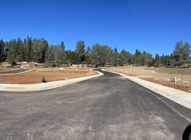 Ridge Rd and Greystone, Grass Valley, CA for sale - Building Photo - Image 1 of 1