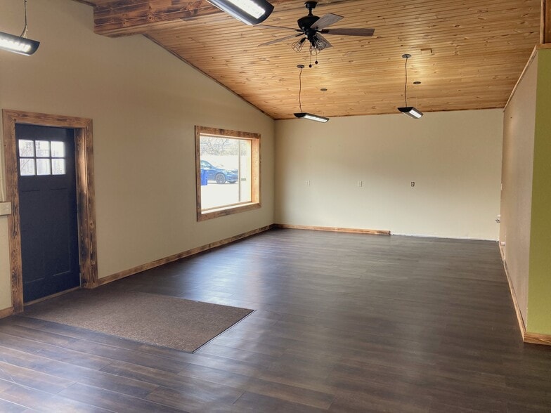516 E Front St, Traverse City, MI for lease - Interior Photo - Image 3 of 7
