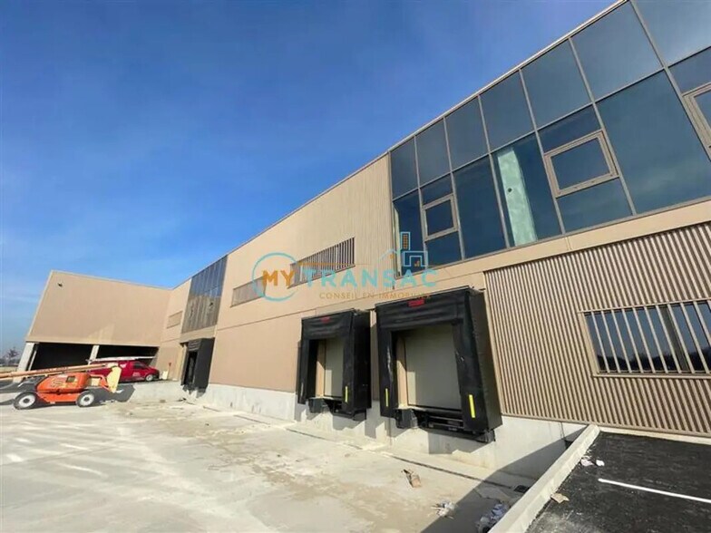 Flex in Tremblay-en-France for sale - Building Photo - Image 2 of 7