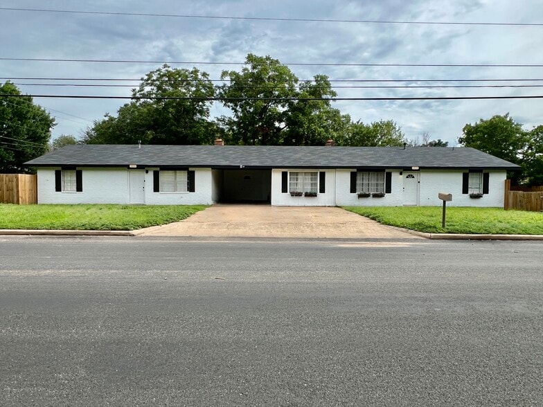 902 E Highway St, Fredericksburg, TX for sale - Primary Photo - Image 1 of 25