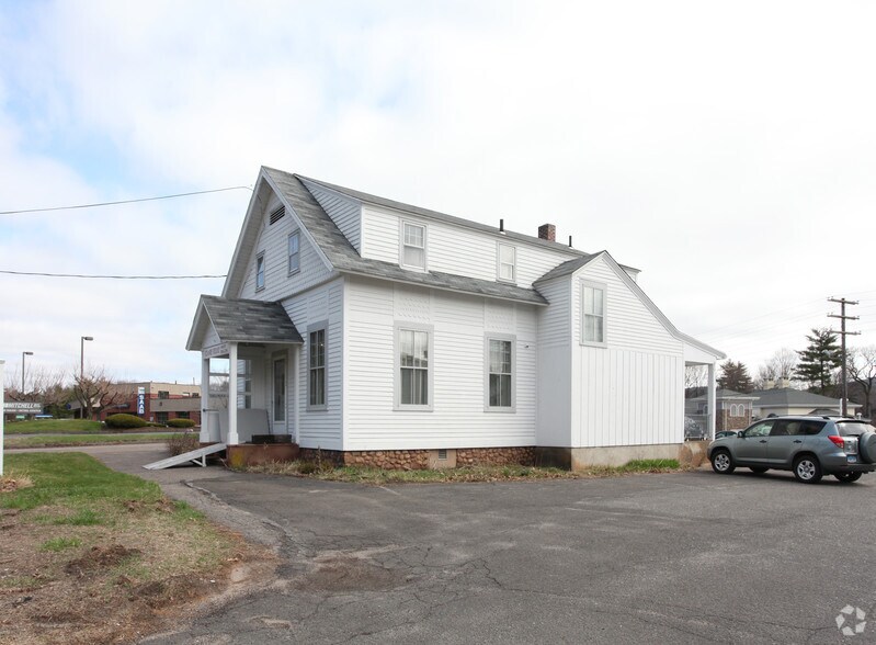 378 Hopmeadow St, Simsbury, CT for sale - Building Photo - Image 2 of 4
