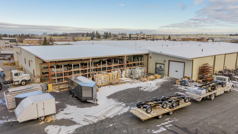 857 W State St, Hartford, WI for lease - Building Photo - Image 3 of 13