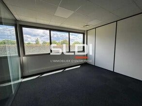 46/48 Chemin De La Bruyère, Dardilly for lease Interior Photo- Image 2 of 12