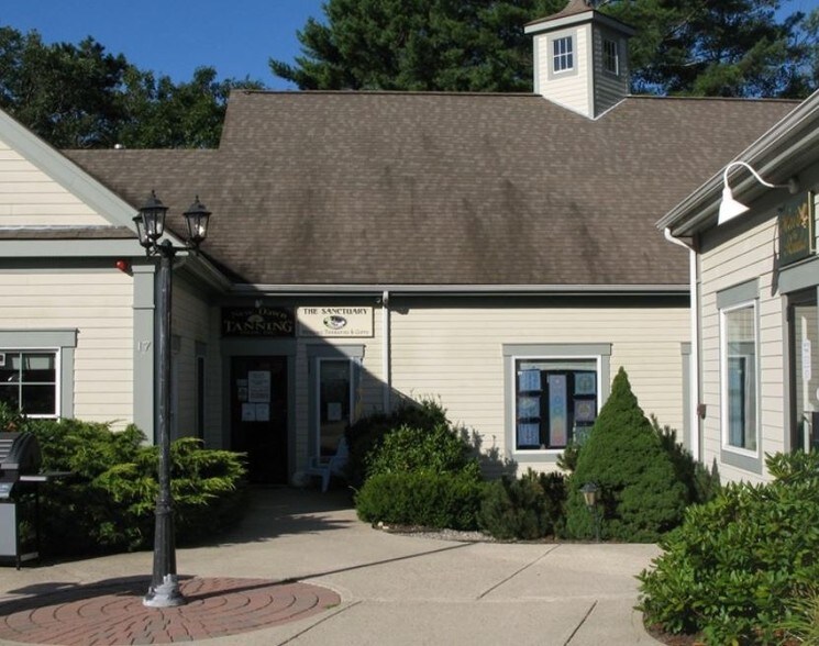 17 Trinity Pl, Mashpee, MA for sale - Building Photo - Image 1 of 1