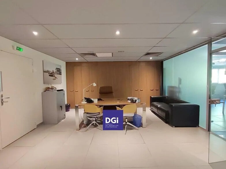 Office in Nîmes for sale - Interior Photo - Image 1 of 5