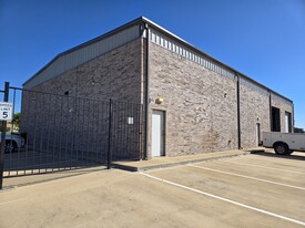 316 Ezell Dr, DeSoto TX - Warehouse