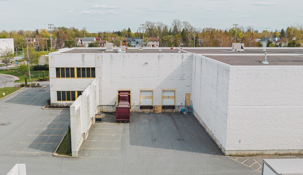 215 Av Voyageur, Pointe-claire, QC for lease - Building Photo - Image 2 of 11