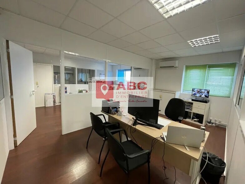 Flex in Montpellier for lease - Interior Photo - Image 2 of 5