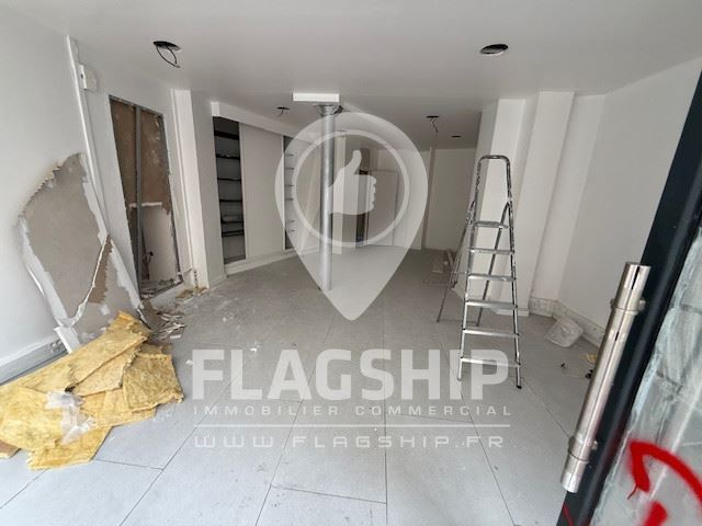 Retail in Paris for lease Interior Photo- Image 1 of 16