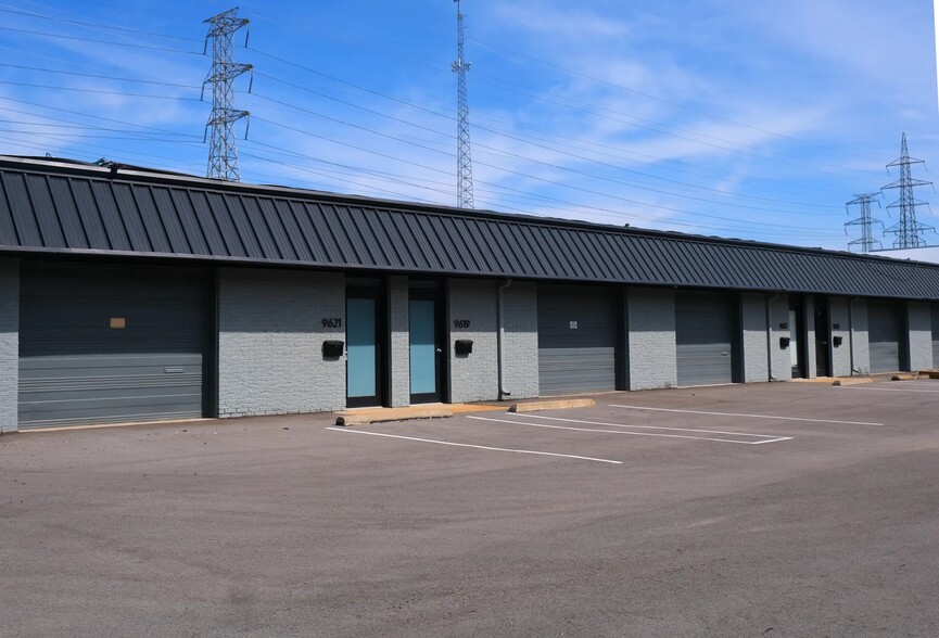 9601-9621 Dielman Rock Island Industrl Dr, Olivette, MO for lease - Building Photo - Image 1 of 5