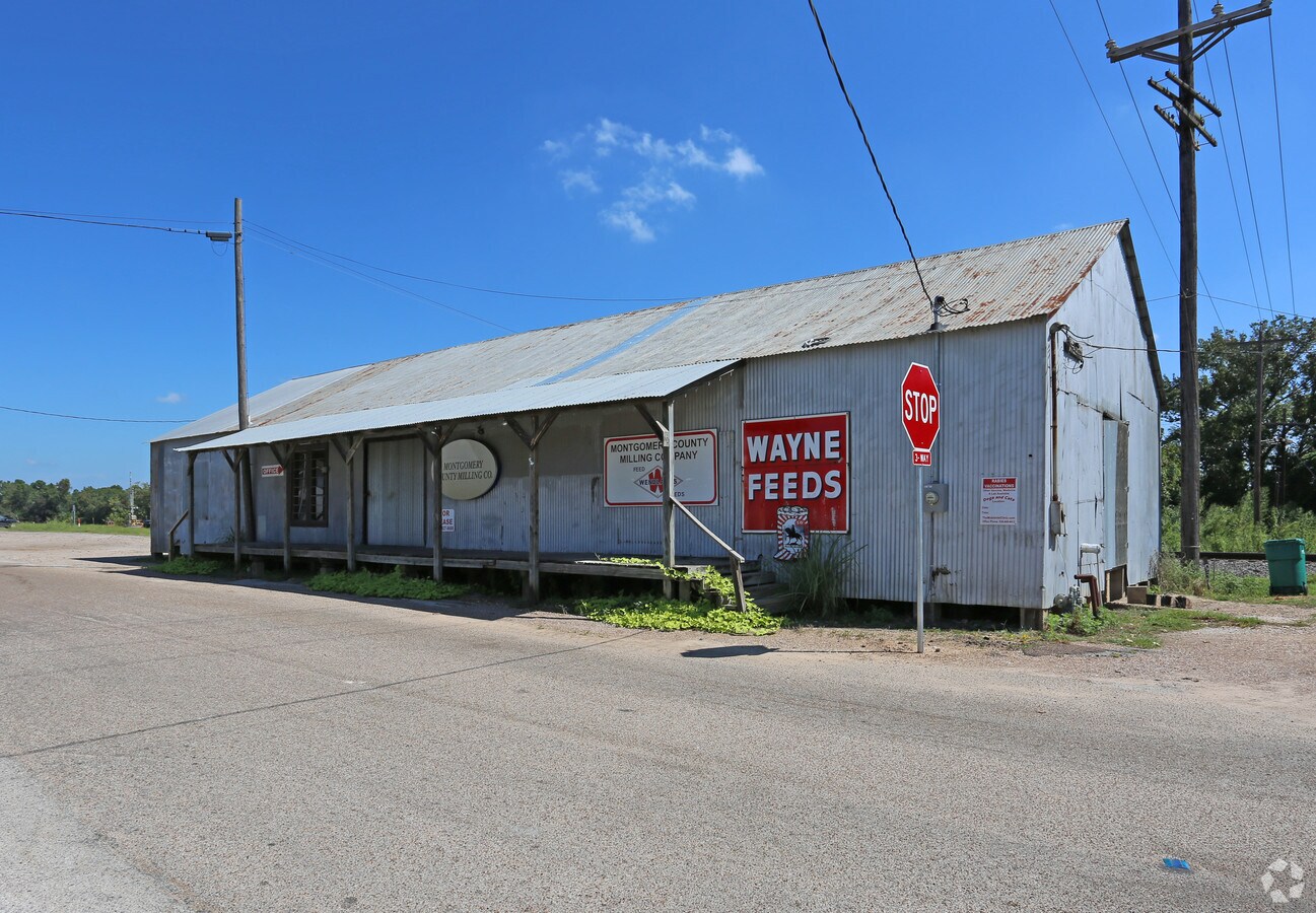 101 S Bell St, Willis, TX 77378