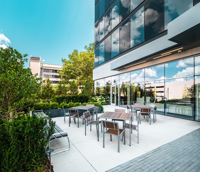 11800 Sunrise Valley Dr, Reston, VA for lease - Building Photo - Image 2 of 7