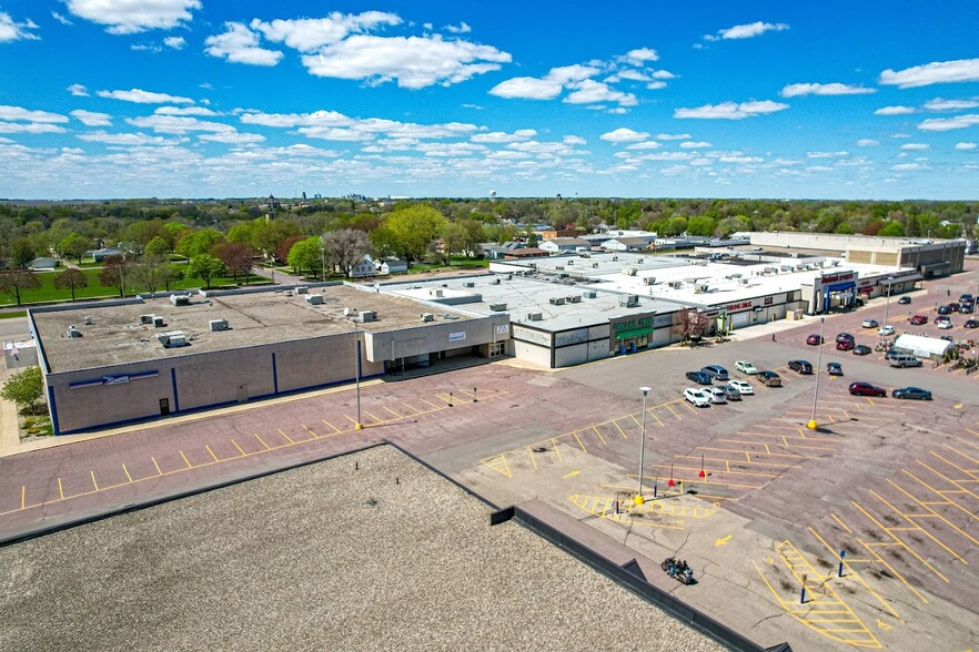 308 S State St, Fairmont, MN for lease - Building Photo - Image 3 of 14