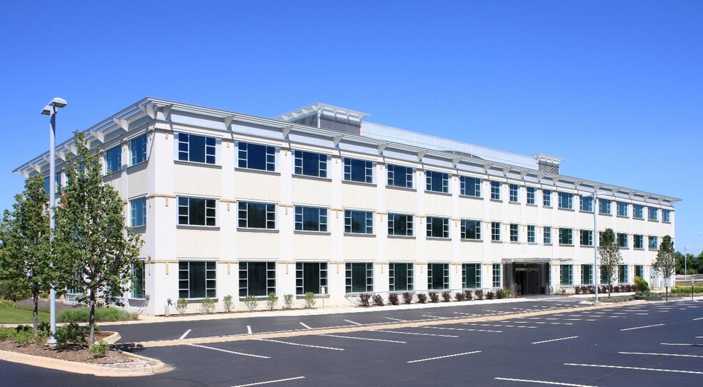 1400 W 16th St, Oak Brook, IL for lease - Building Photo - Image 1 of 10