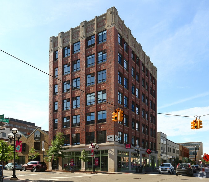 200-202 E Washington St, Ann Arbor, MI for lease - Primary Photo - Image 1 of 16
