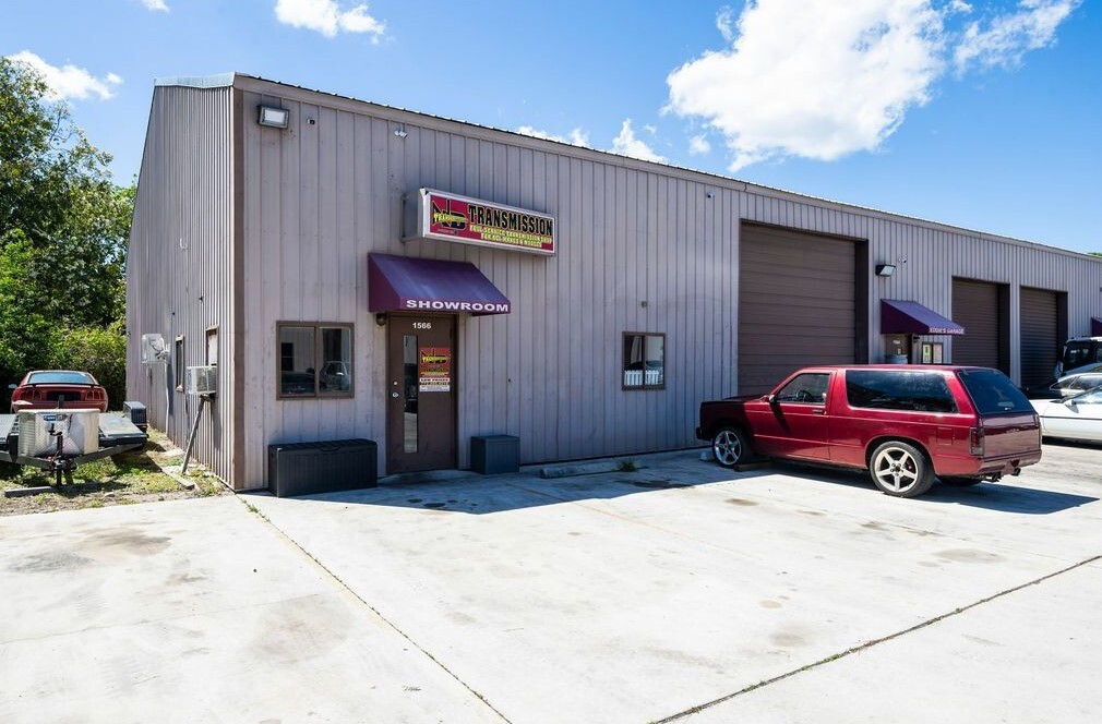 1566 SE South Niemeyer Cir, Port Saint Lucie, FL for lease Building Photo- Image 1 of 12