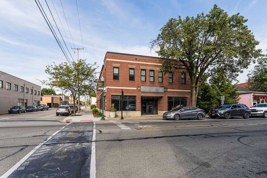 360 Spring St, Jeffersonville, IN for sale - Building Photo - Image 1 of 1