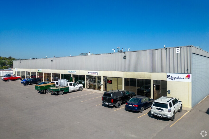 624 Beaver Dam Rd NE, Calgary, AB for sale - Primary Photo - Image 1 of 1