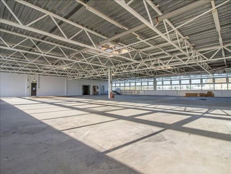 24 Scrubs Ln, London for lease - Building Photo - Image 3 of 7