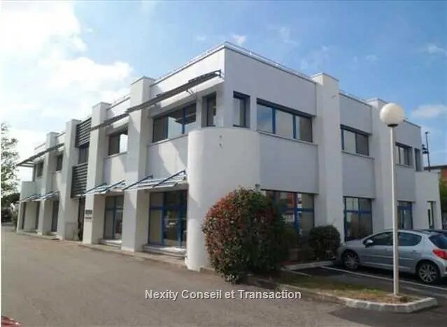Office in Toulouse for lease - Building Photo - Image 1 of 11