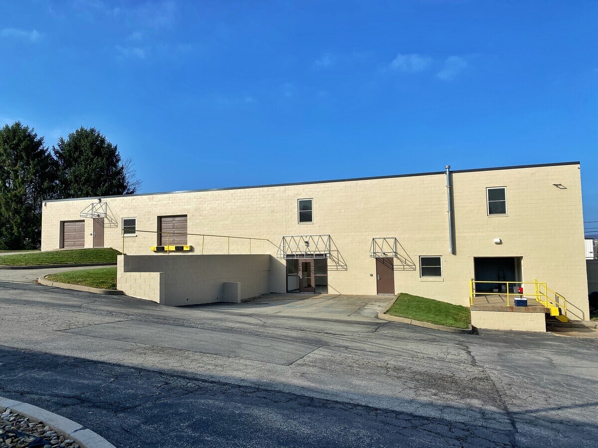 5095 Center Dr, Latrobe, PA 15650