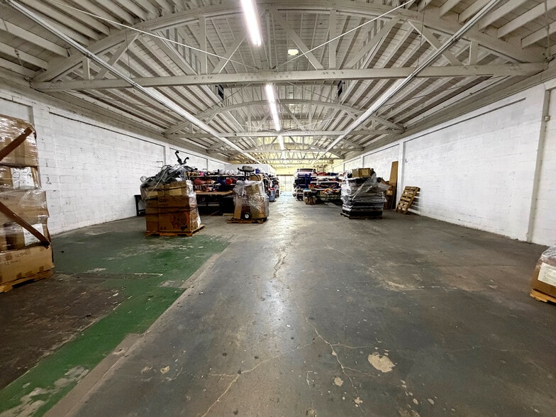 533 E 31st St, Los Angeles, CA for lease - Interior Photo - Image 2 of 6