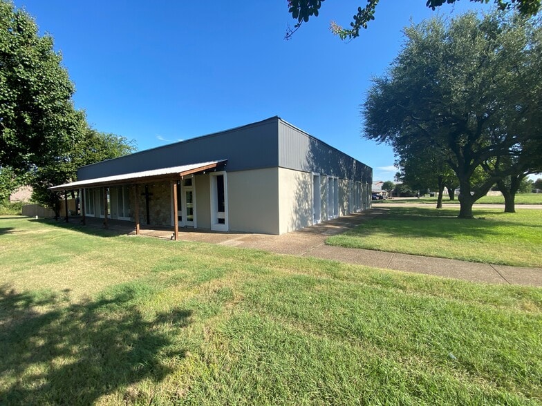 1038 E Wintergreen Rd, Cedar Hill, TX for sale - Building Photo - Image 1 of 1