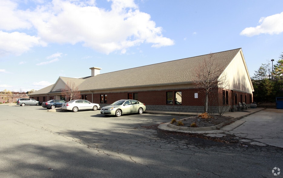 5620 Southpointe Center Blvd, Fredericksburg, VA for sale - Building Photo - Image 2 of 3