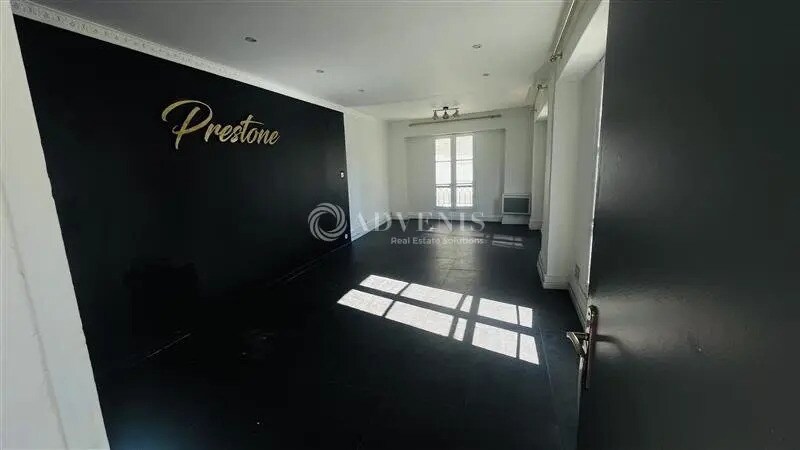 Retail in Orléans for lease - Building Photo - Image 3 of 10