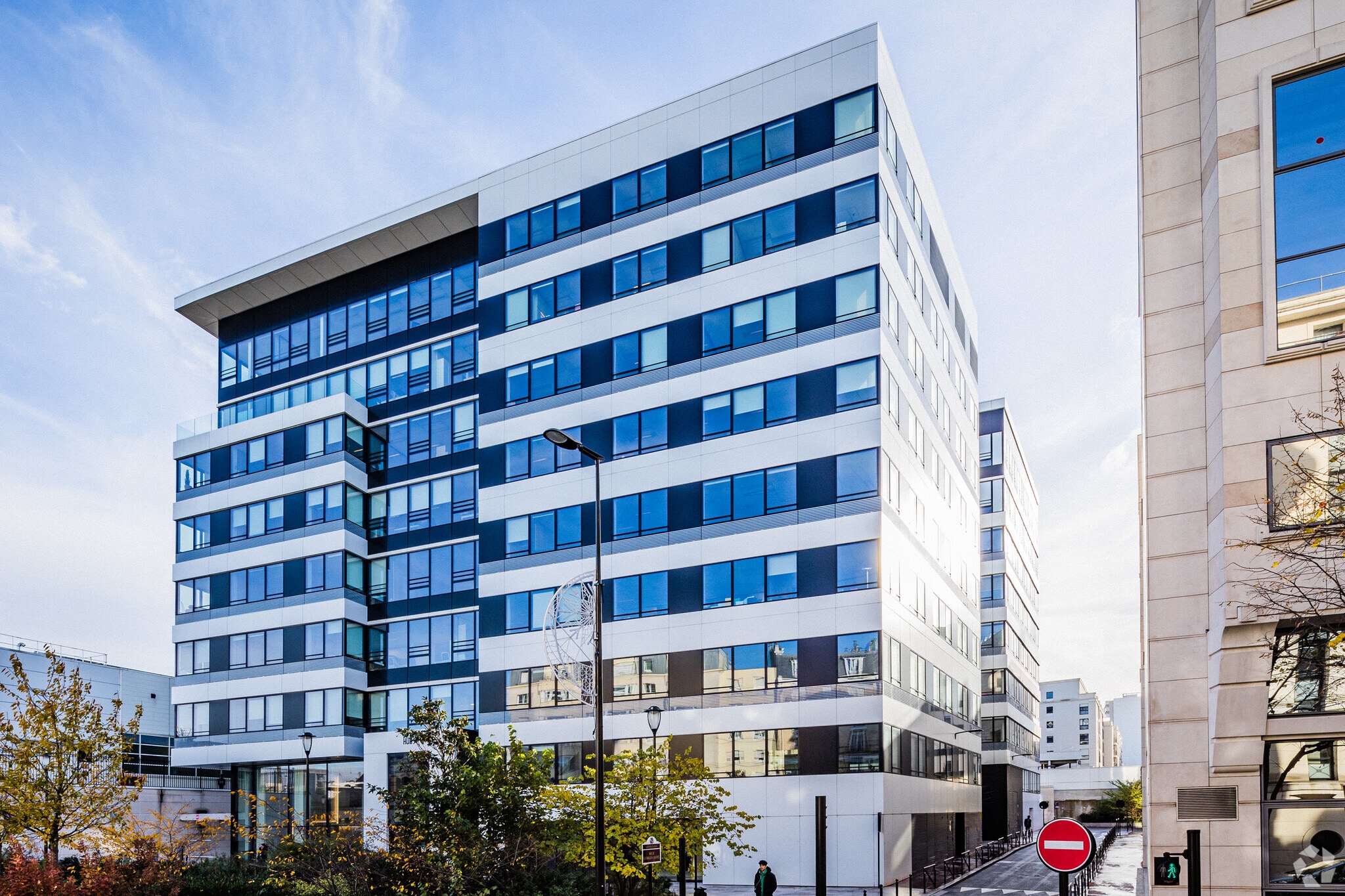 2-8 place du 8 mai 1945, Levallois-Perret for lease Primary Photo- Image 1 of 3