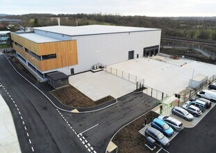 Cross Oak Ln, Redhill for lease Building Photo- Image 1 of 4